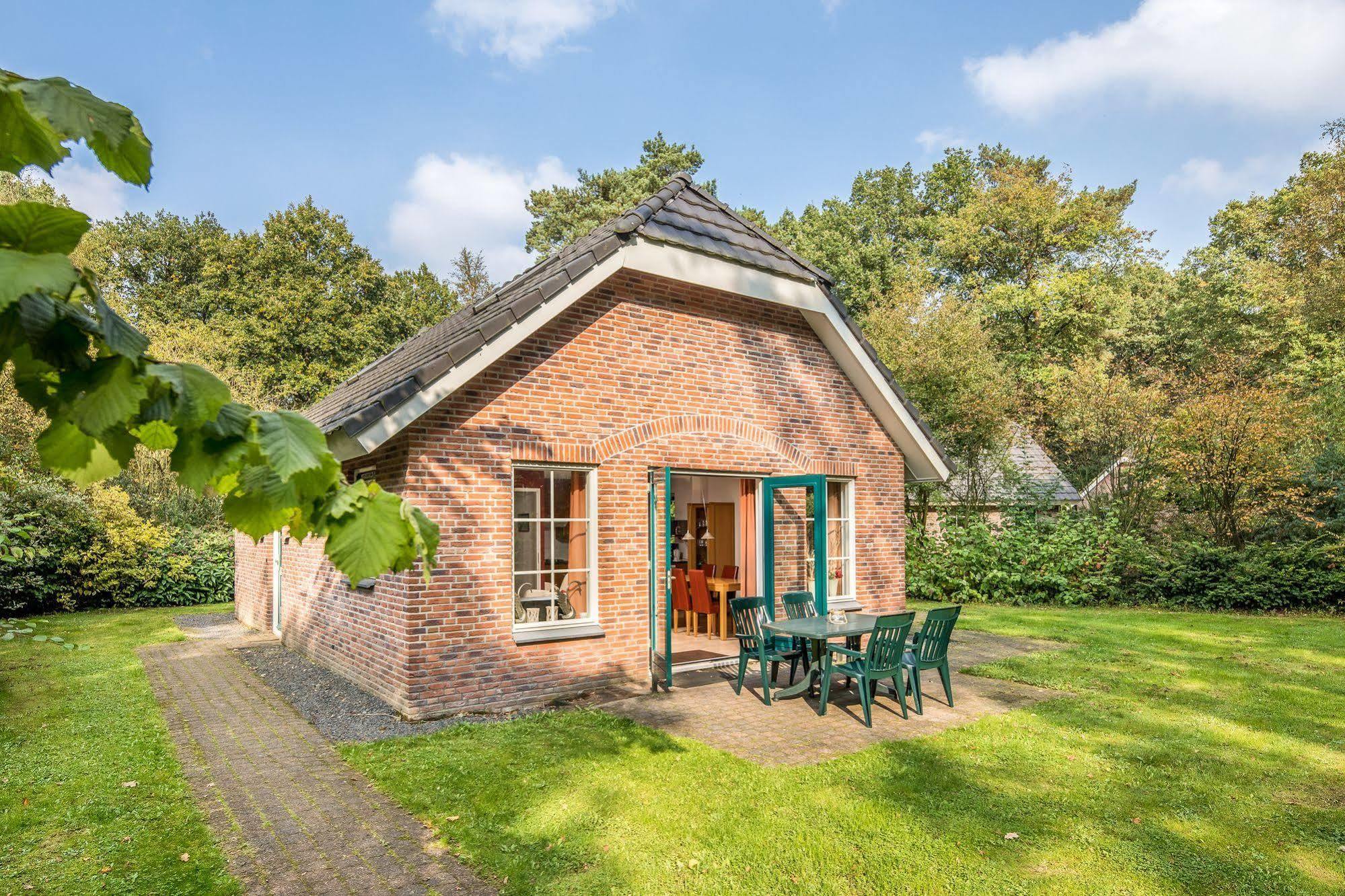 Roompot Landgoed Het Grote Zand Hooghalen Exterior photo